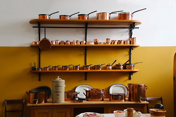Functional Kitchen Shelving to Create a Compact and Neat Kitchen Look 